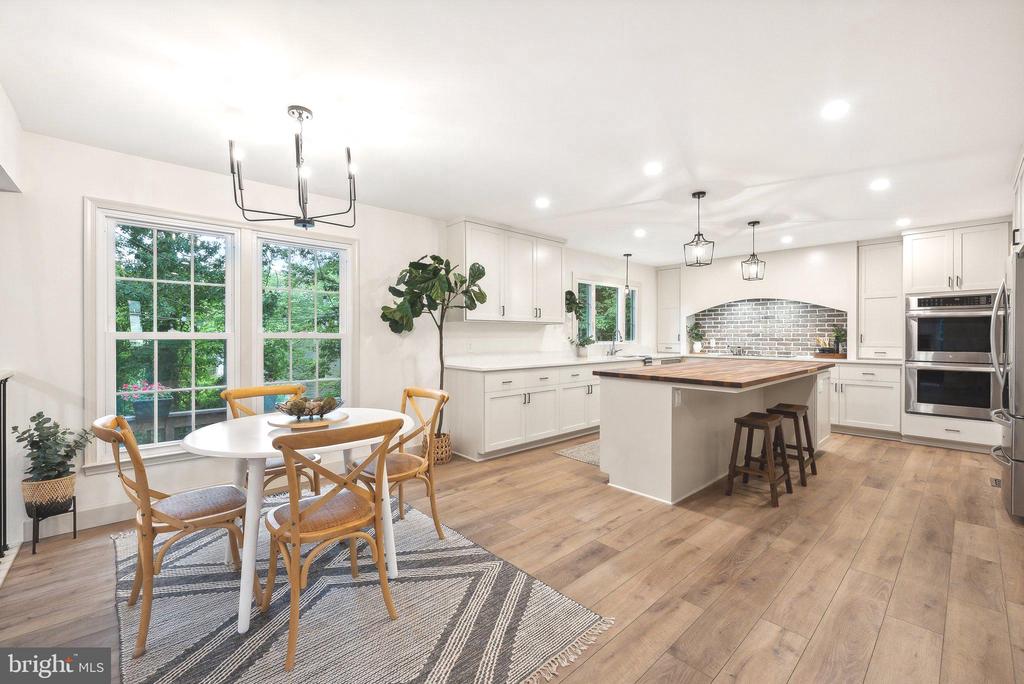 6404 Essex Ct