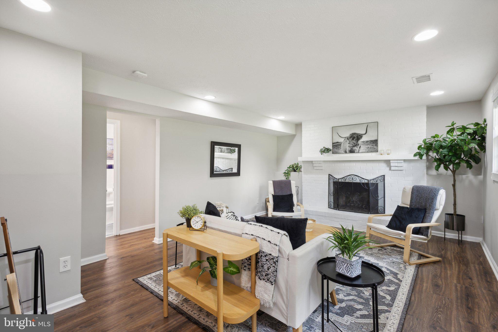 8483 Falling Leaf Rd