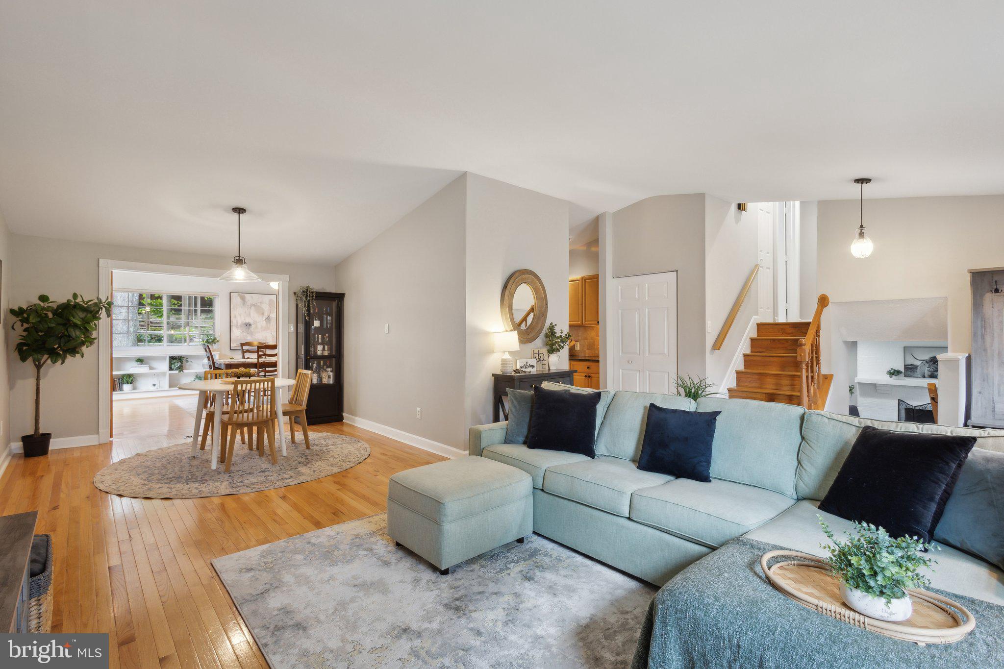 8483 Falling Leaf Rd