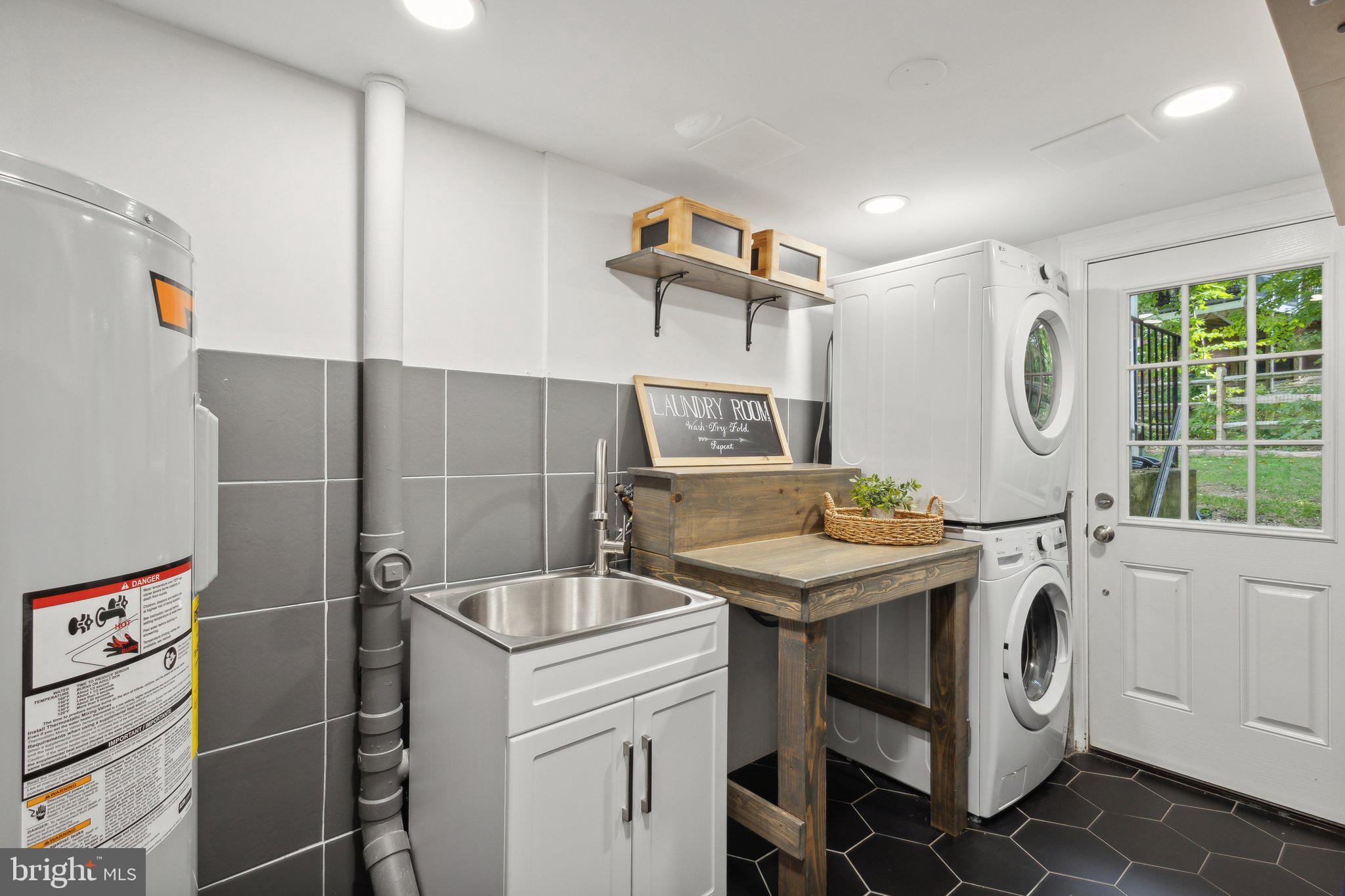 8483 Falling Leaf Rd