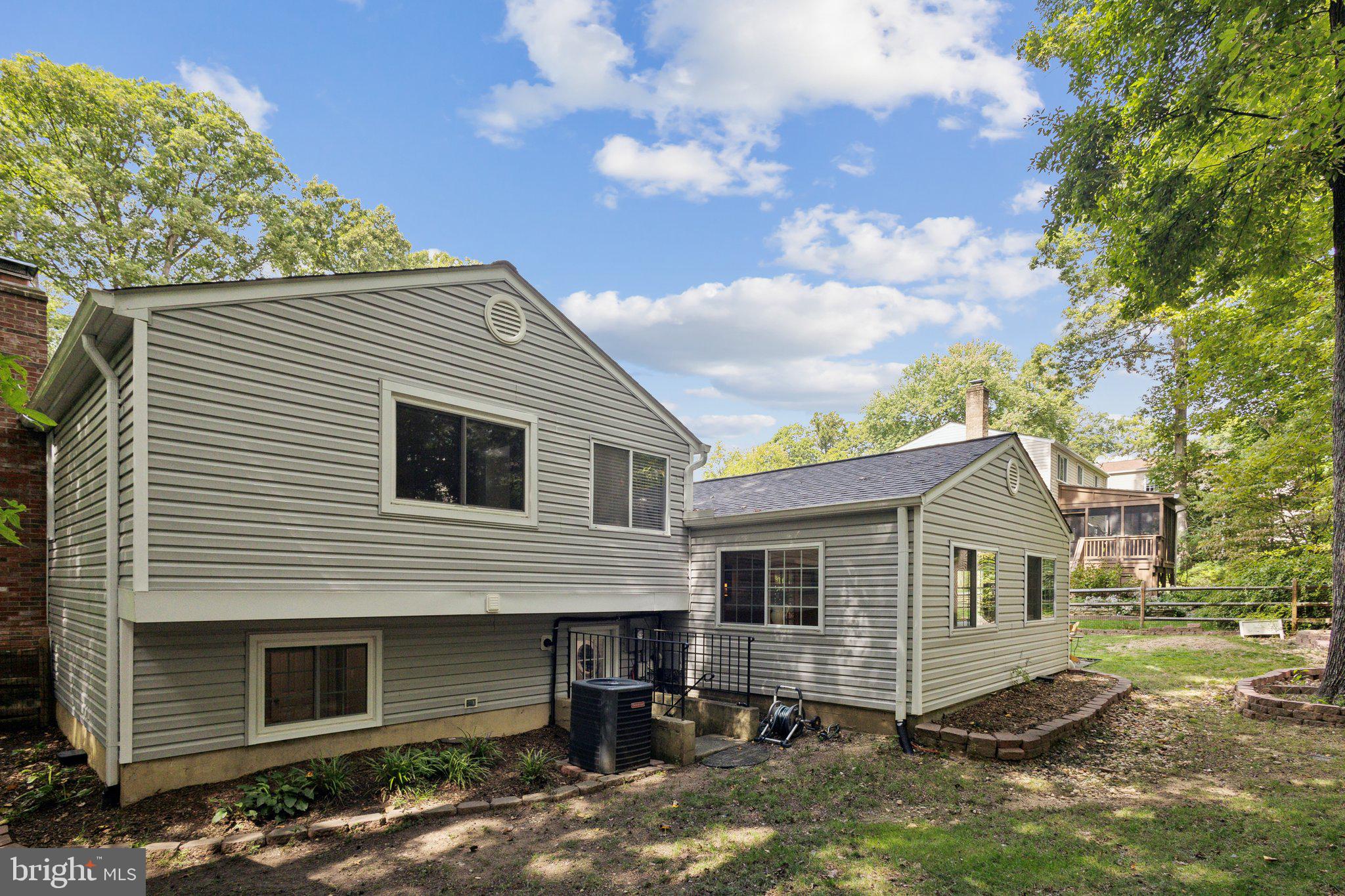 8483 Falling Leaf Rd