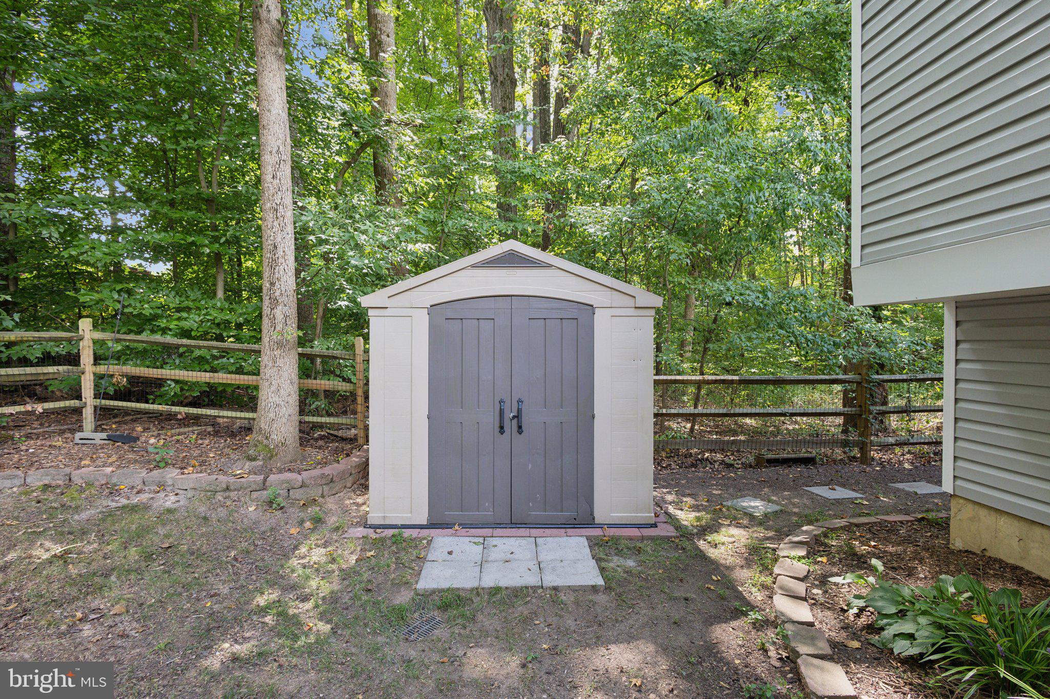 8483 Falling Leaf Rd