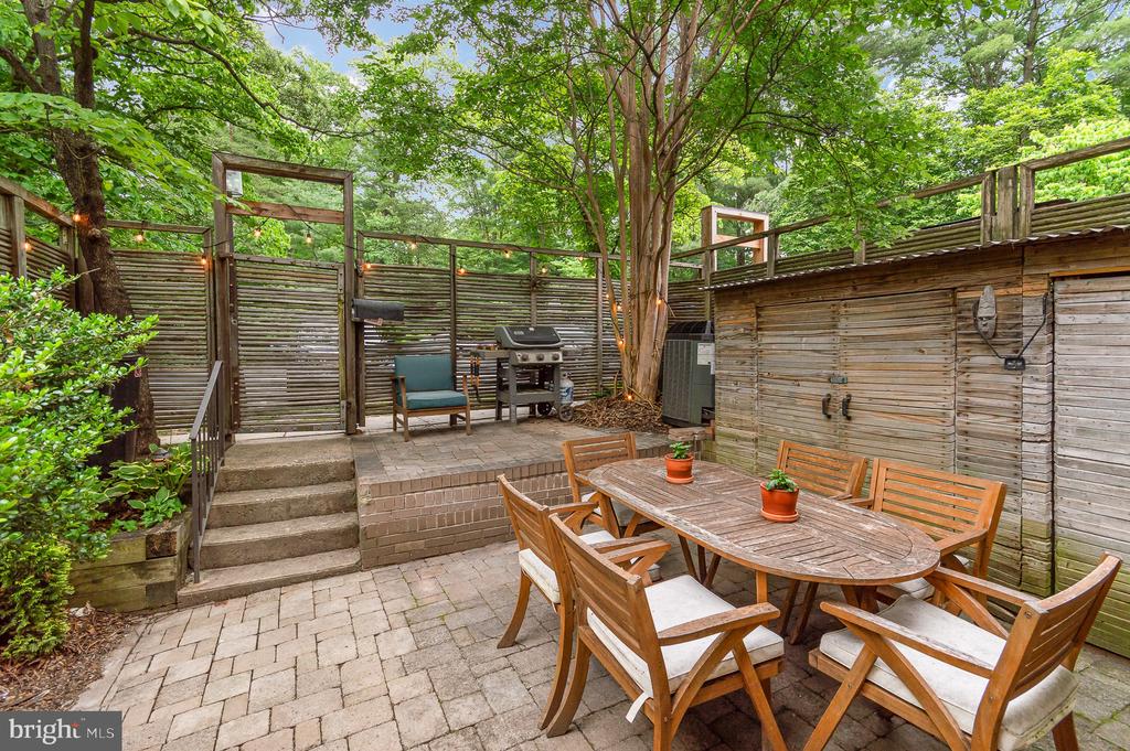 1690 Chimney House Rd