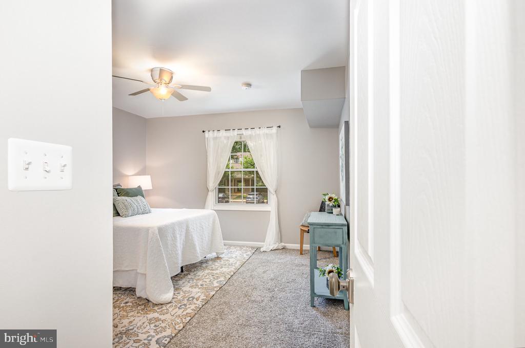 5900-G Surrey Hill Pl #695