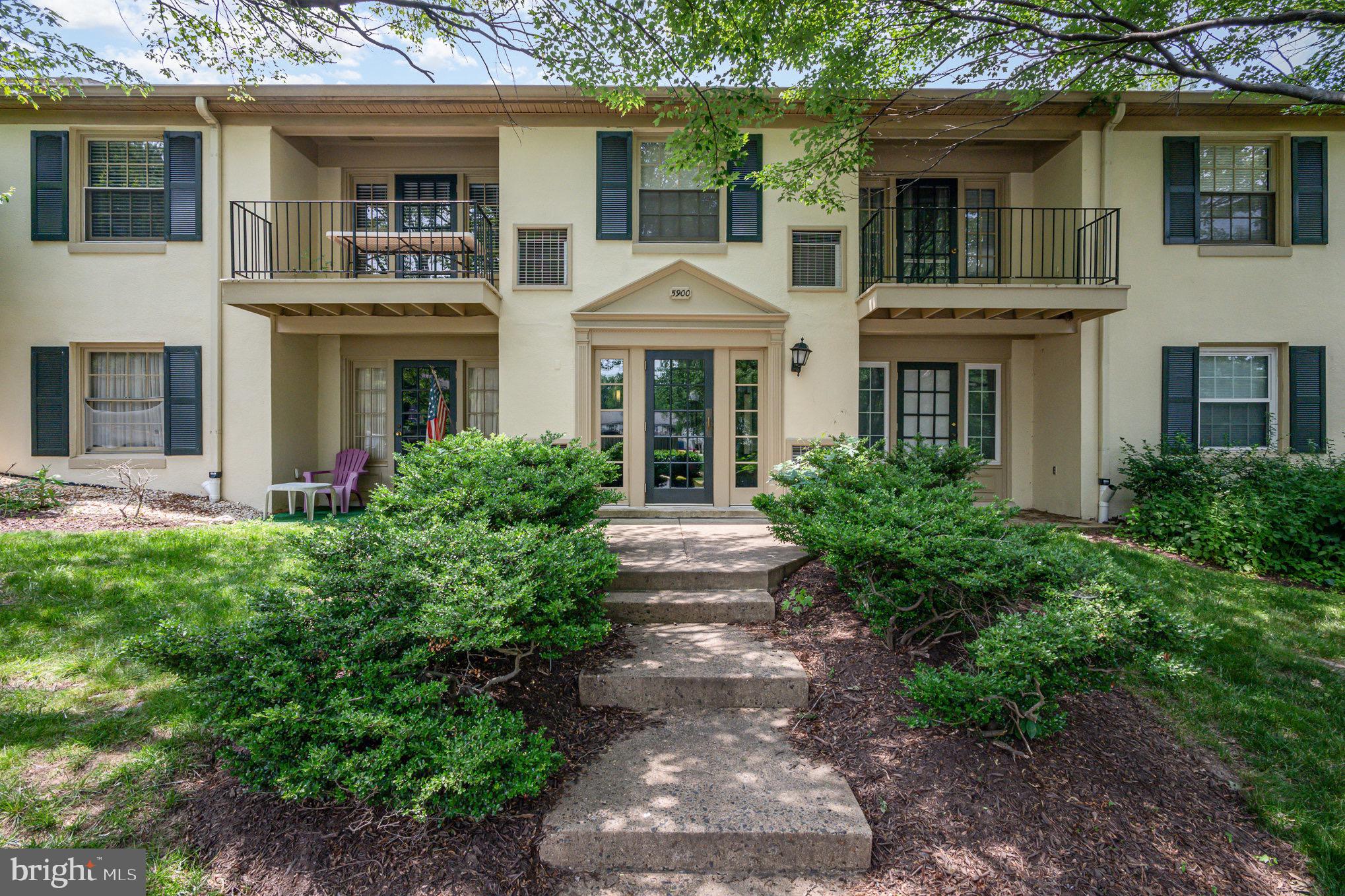 5900-G Surrey Hill Pl #695