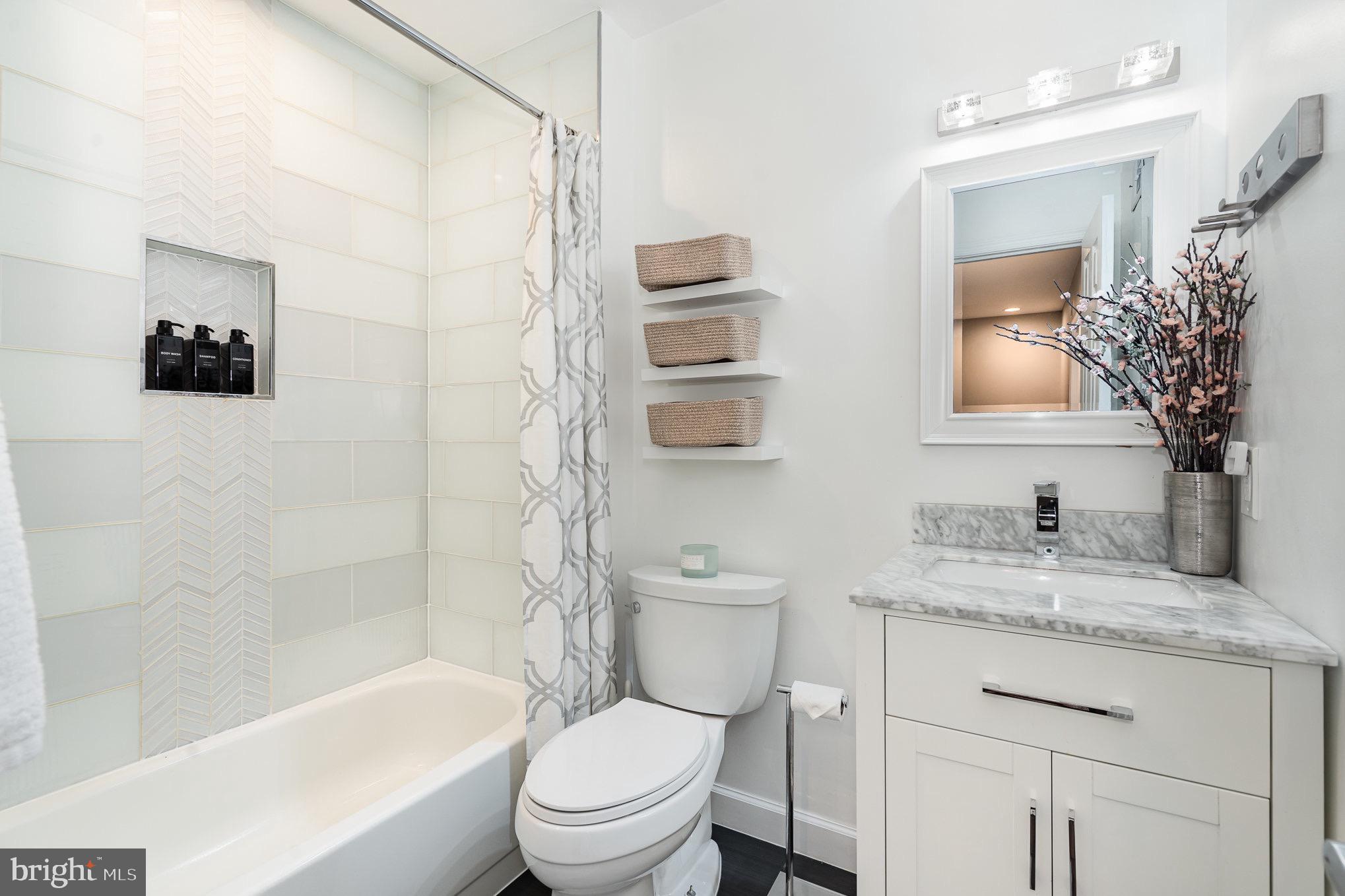 6916 Lafayette Park Dr