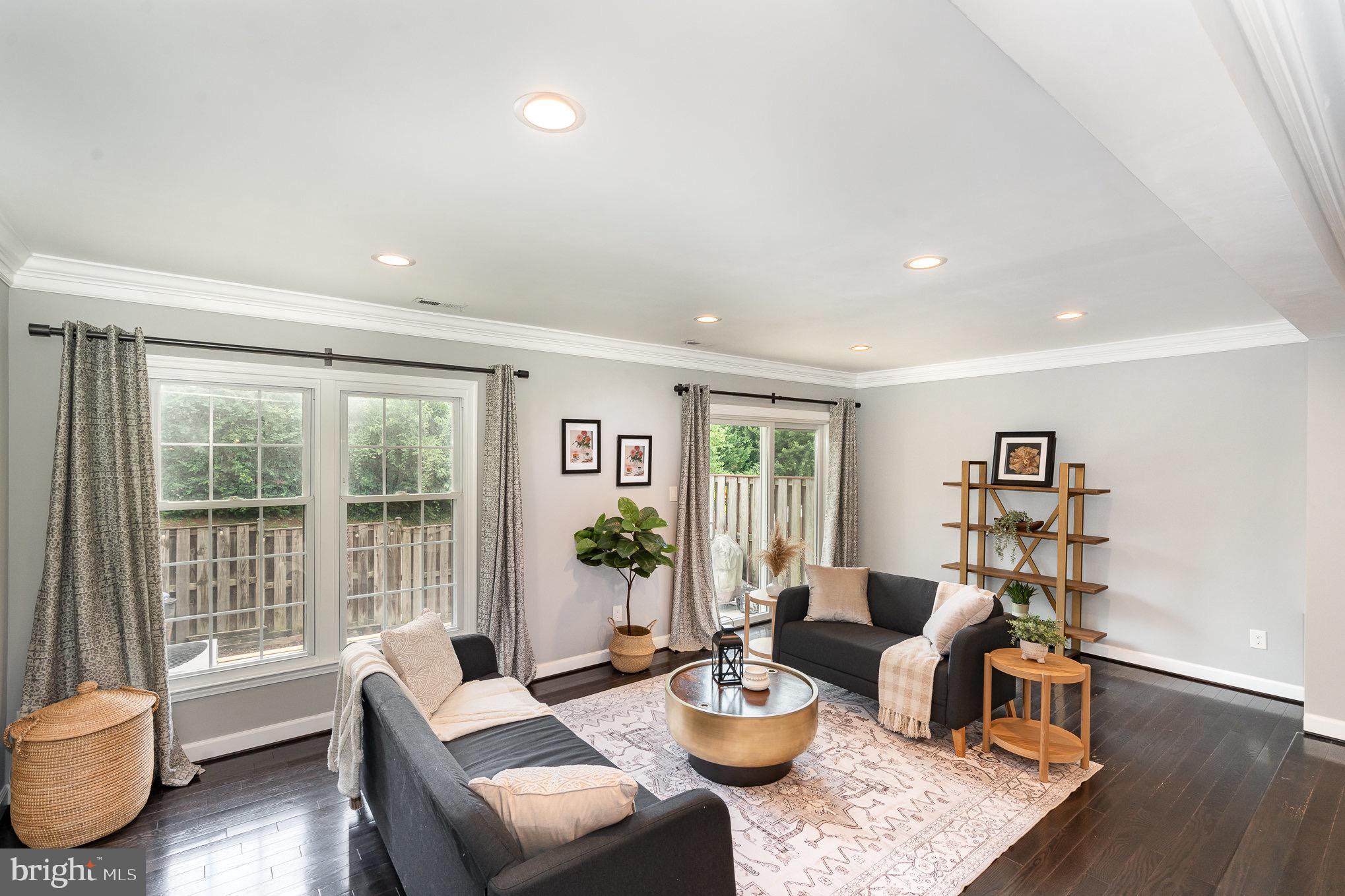 6916 Lafayette Park Dr