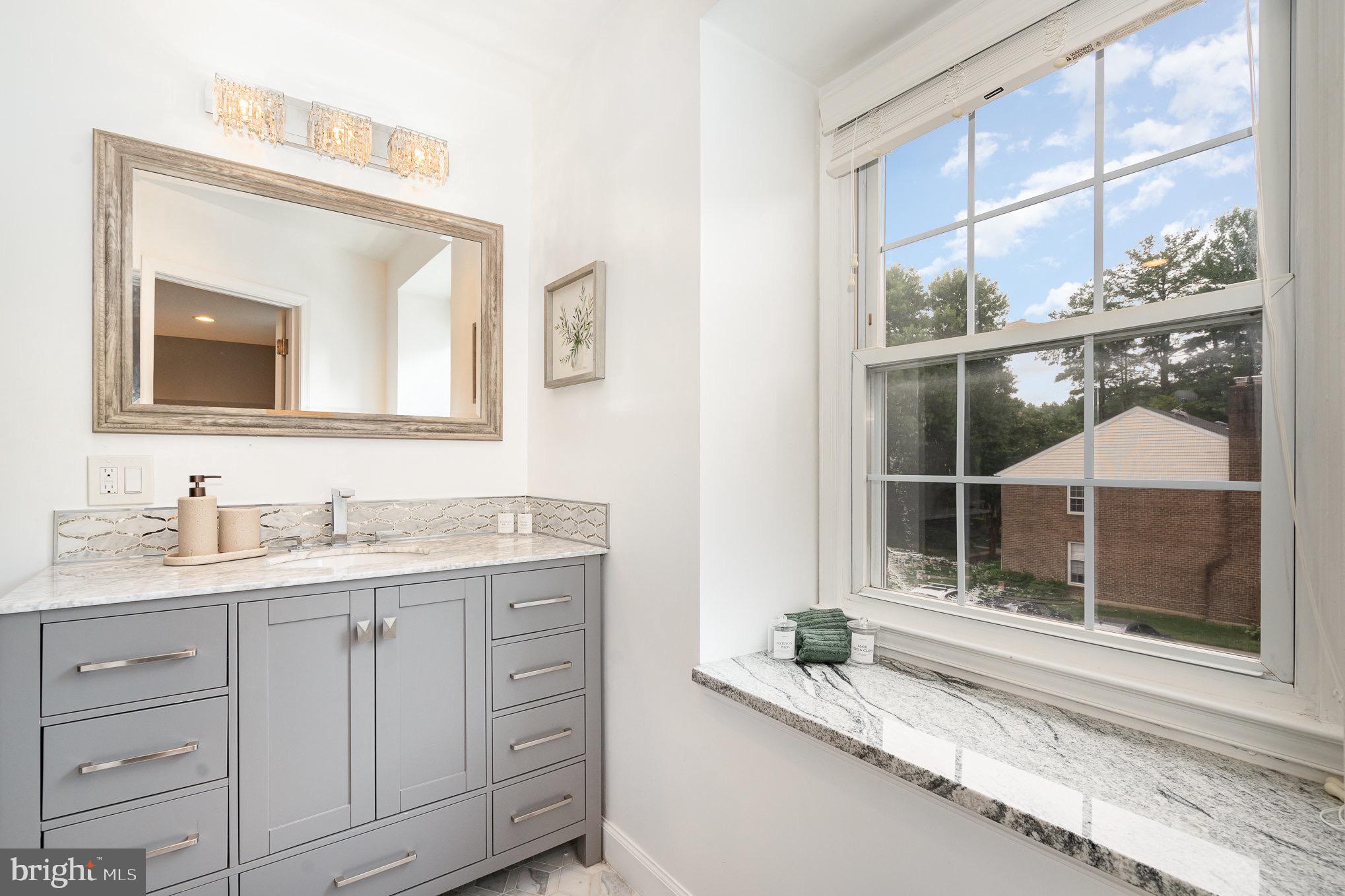 6916 Lafayette Park Dr