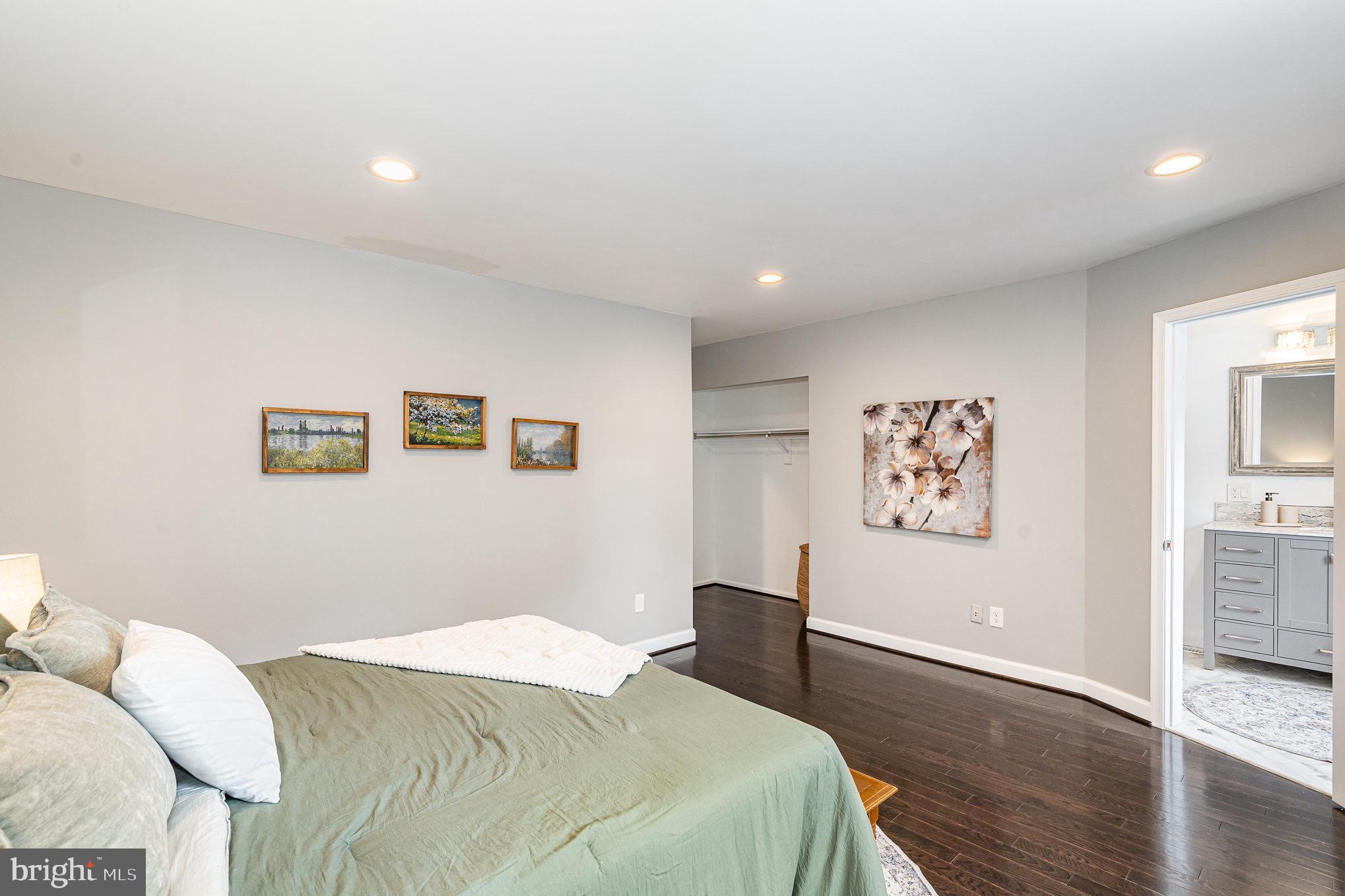 6916 Lafayette Park Dr