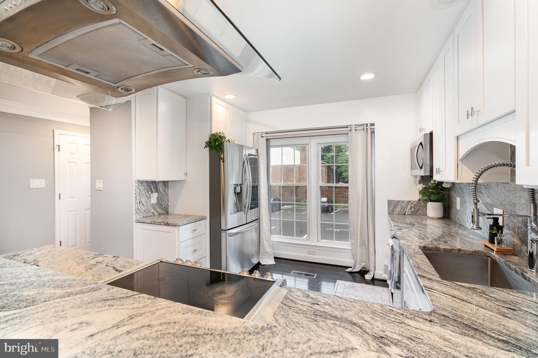 6916 Lafayette Park Dr