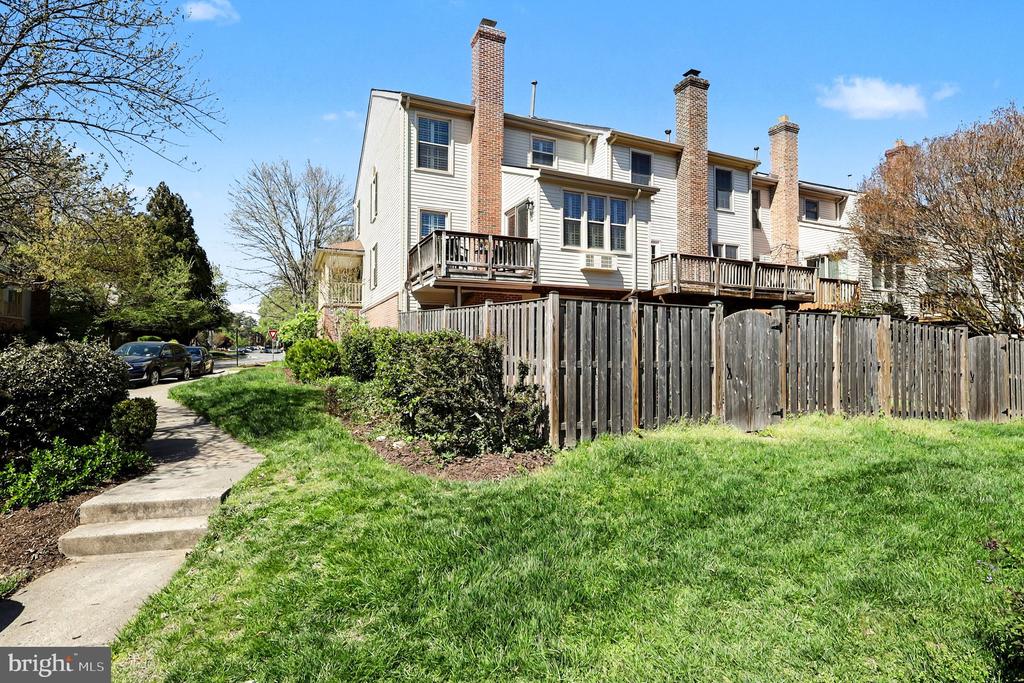 8433 MILLWOOD DRIVE