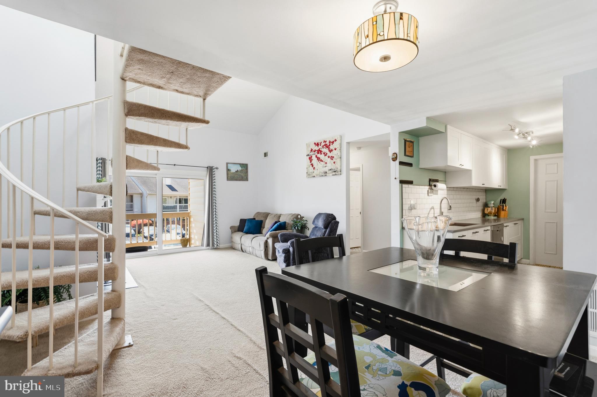 6060 ESSEX HOUSE SQUARE B