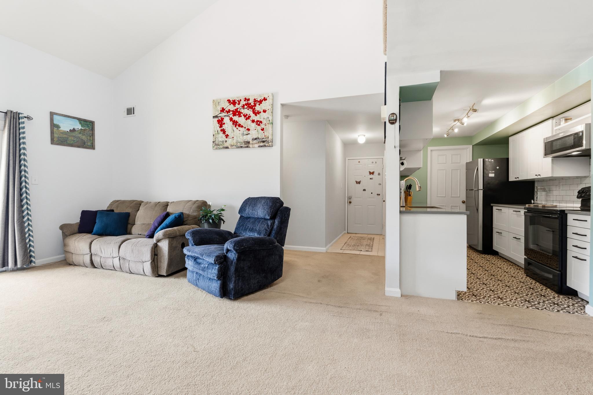 6060 ESSEX HOUSE SQUARE B