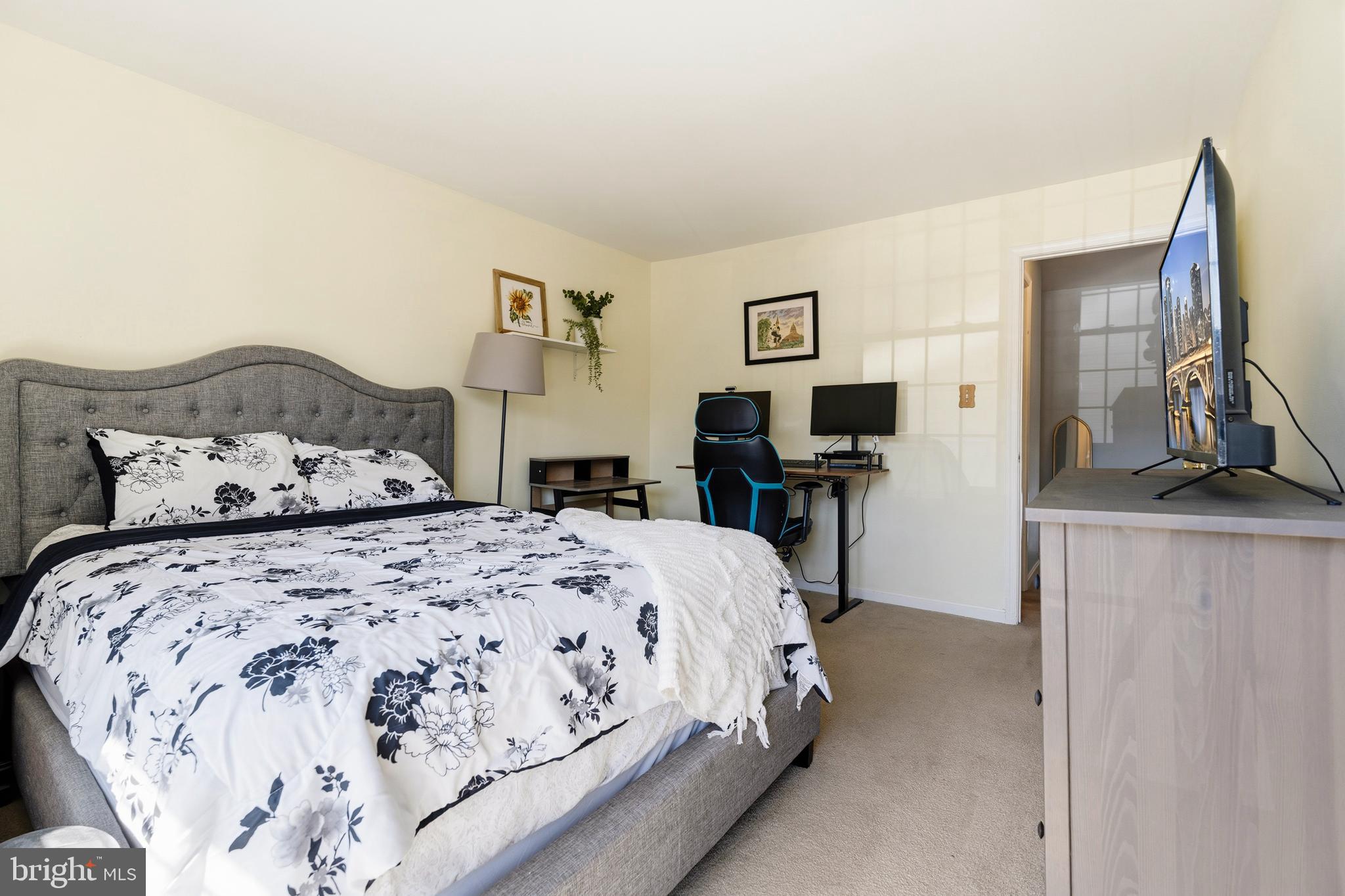 6060 ESSEX HOUSE SQUARE B