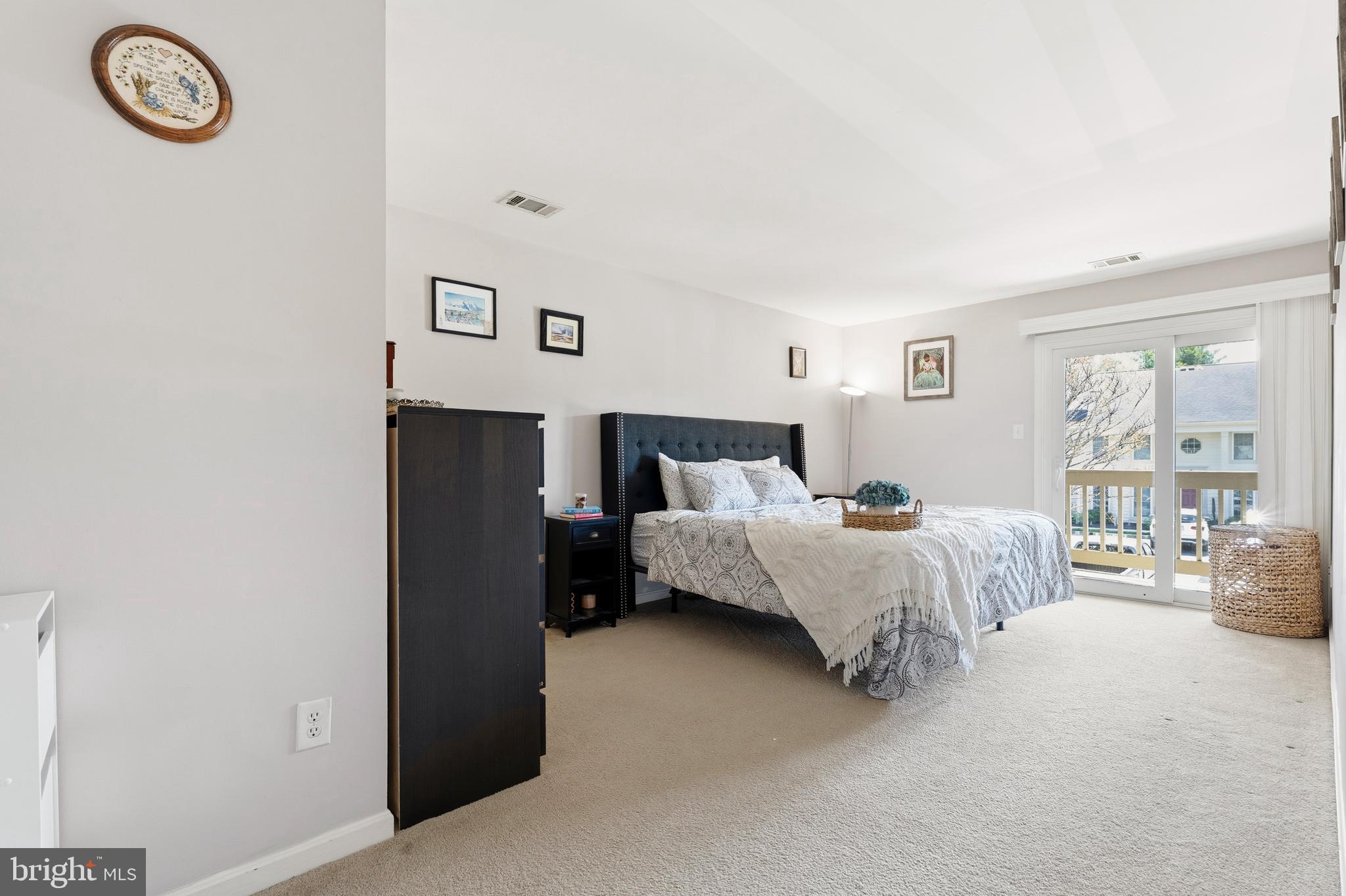 6060 ESSEX HOUSE SQUARE B