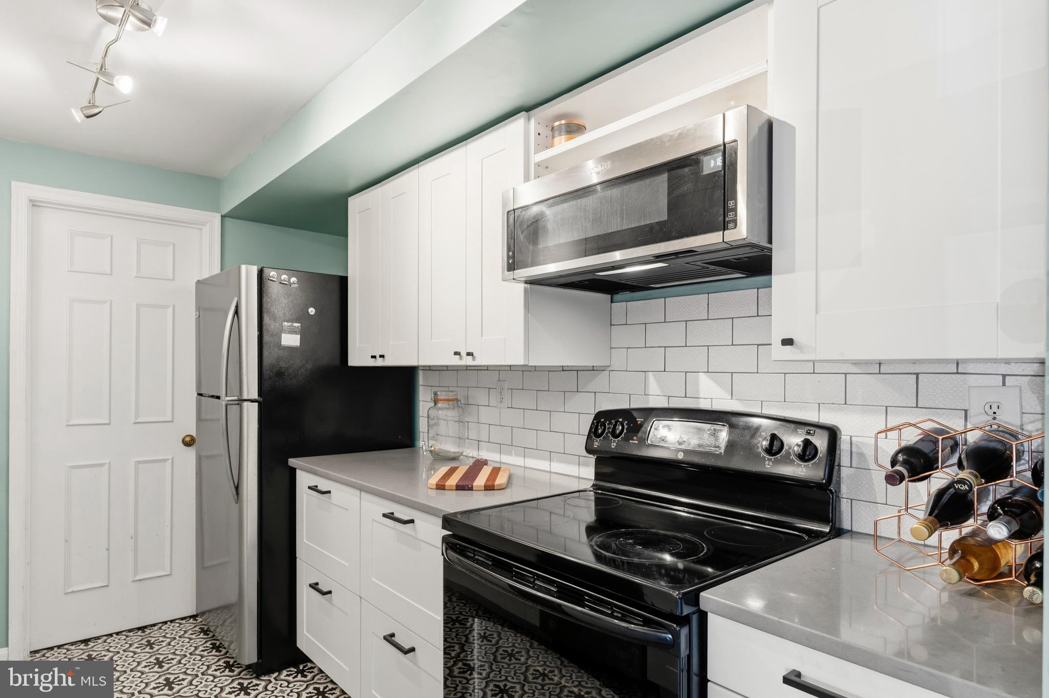 6060 ESSEX HOUSE SQUARE B