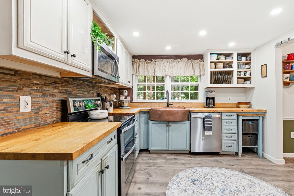 5839 NEW ENGLAND WOODS DRIVE