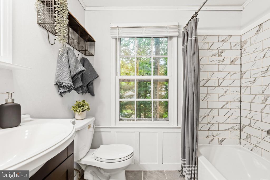 5839 NEW ENGLAND WOODS DRIVE