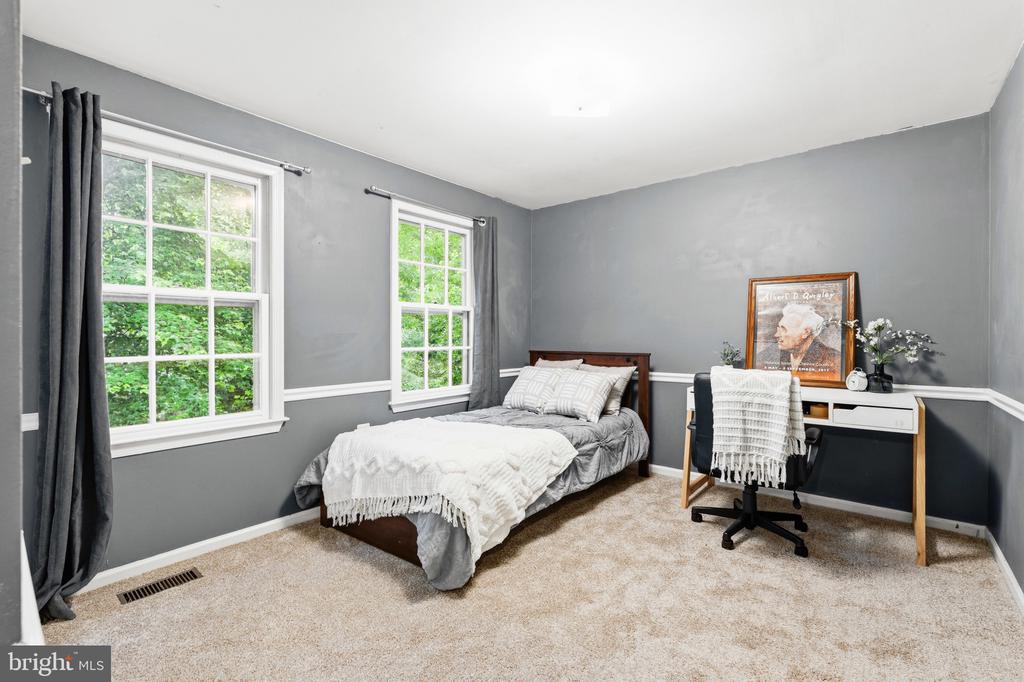 5839 NEW ENGLAND WOODS DRIVE
