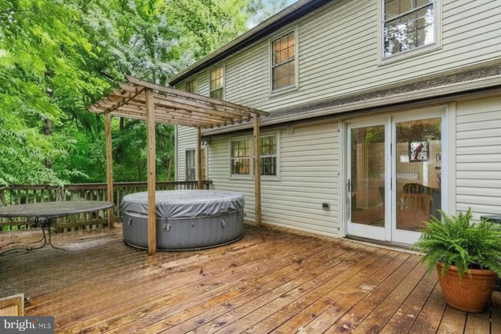 5839 NEW ENGLAND WOODS DRIVE