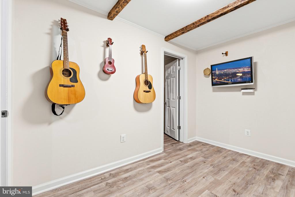 5839 NEW ENGLAND WOODS DRIVE
