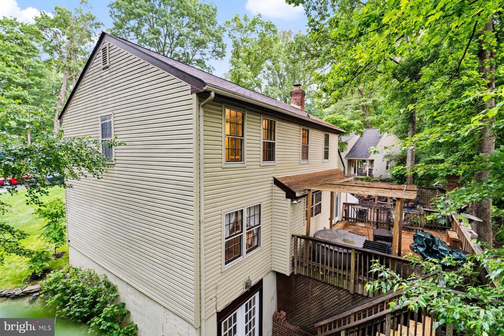 5839 NEW ENGLAND WOODS DRIVE