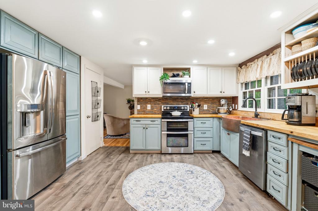 5839 NEW ENGLAND WOODS DRIVE