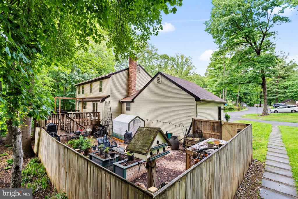 5839 NEW ENGLAND WOODS DRIVE