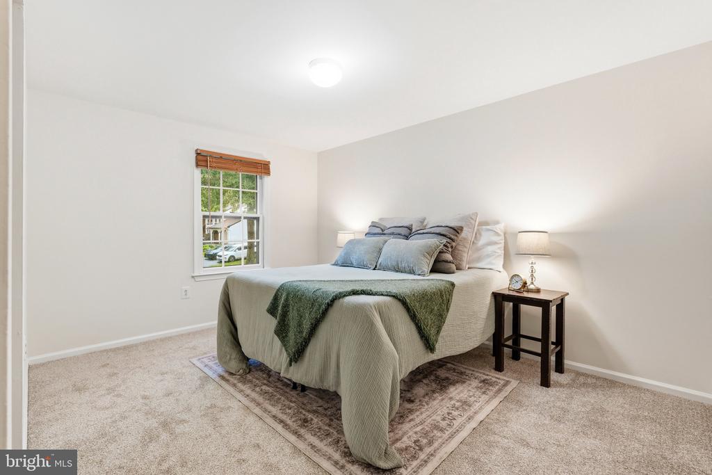 5839 NEW ENGLAND WOODS DRIVE