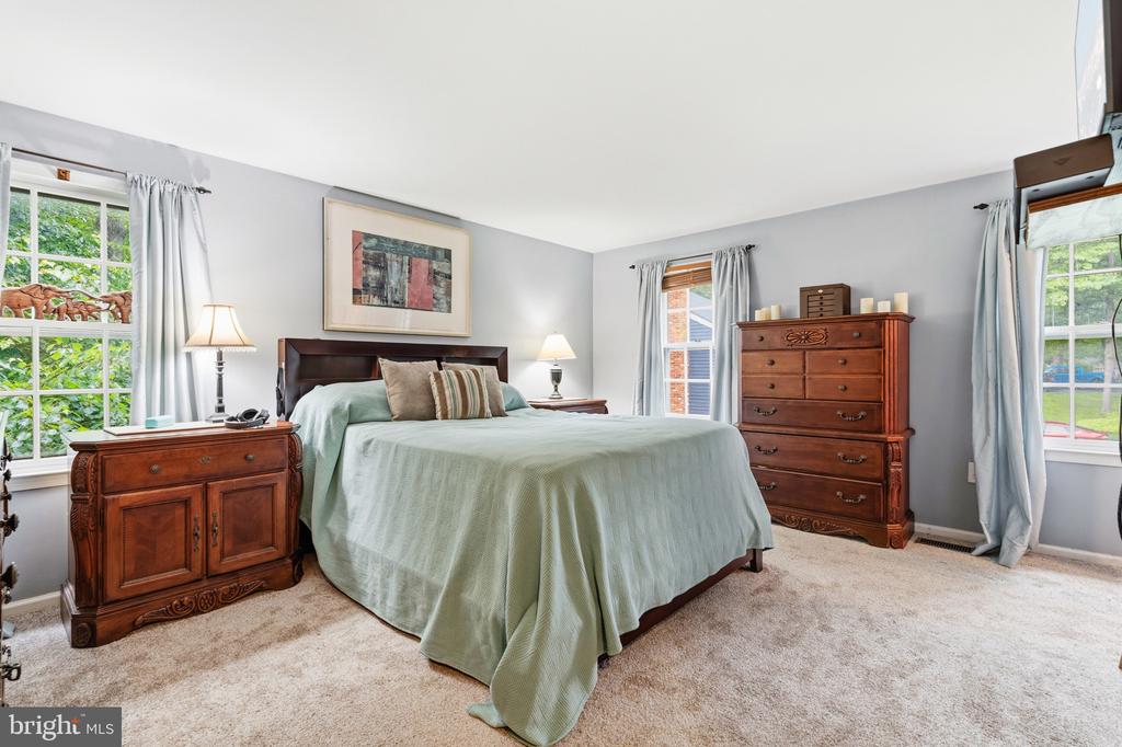 5839 NEW ENGLAND WOODS DRIVE