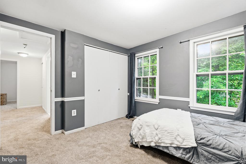 5839 NEW ENGLAND WOODS DRIVE