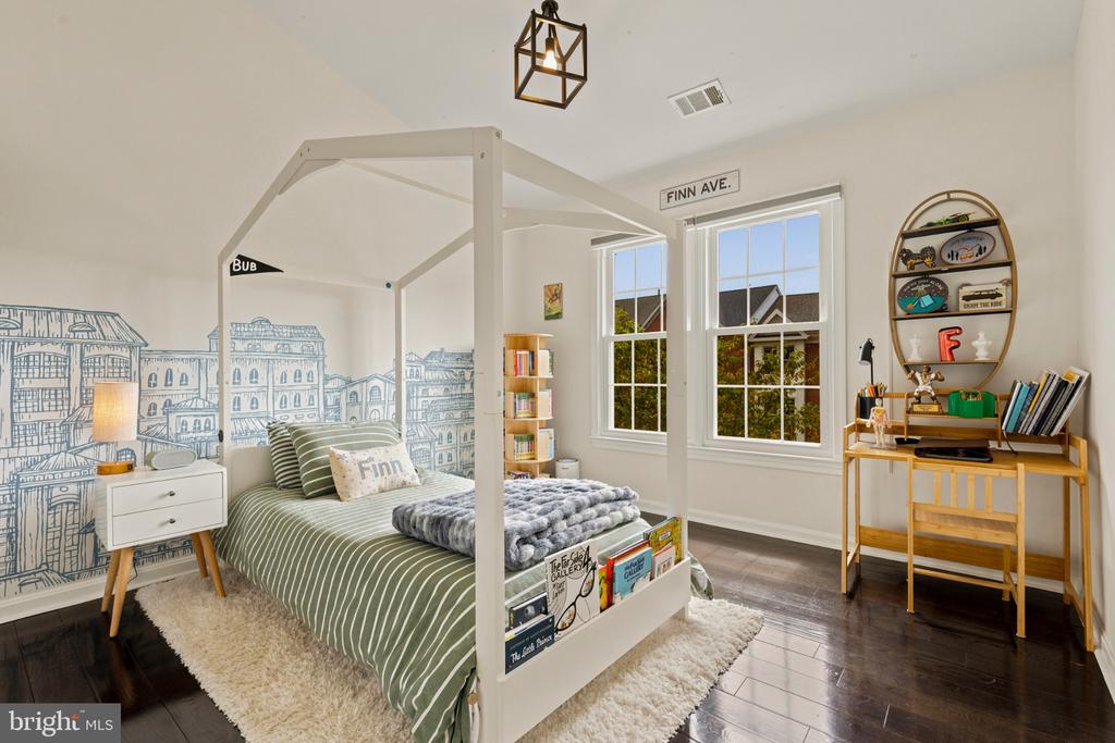 7109 TANWORTH DRIVE