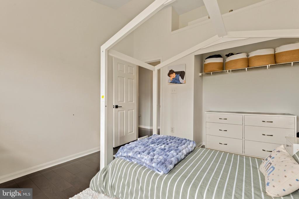 7109 TANWORTH DRIVE