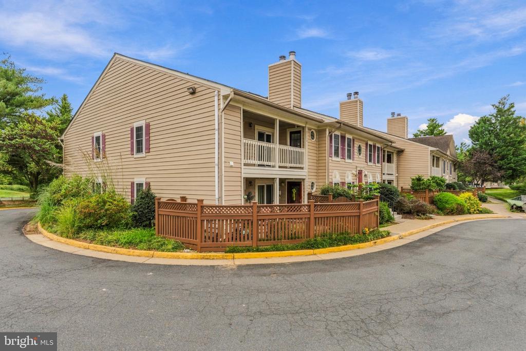 6043 ESSEX HOUSE SQUARE Unit: B