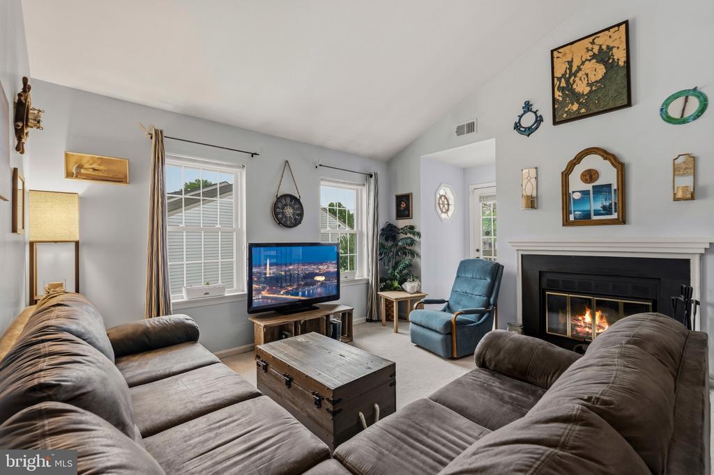 6043 ESSEX HOUSE SQUARE Unit: B