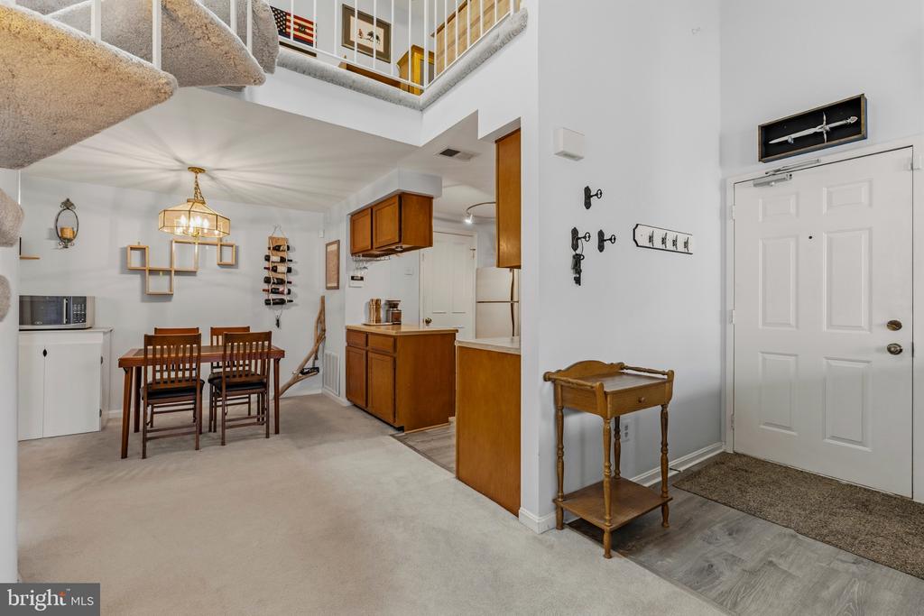 6043 ESSEX HOUSE SQUARE Unit: B