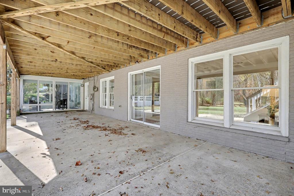 130 LAKELAND DRIVE
