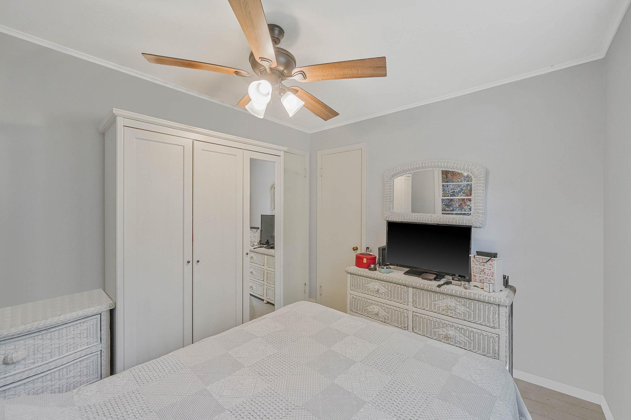 15 Youngs Avenue