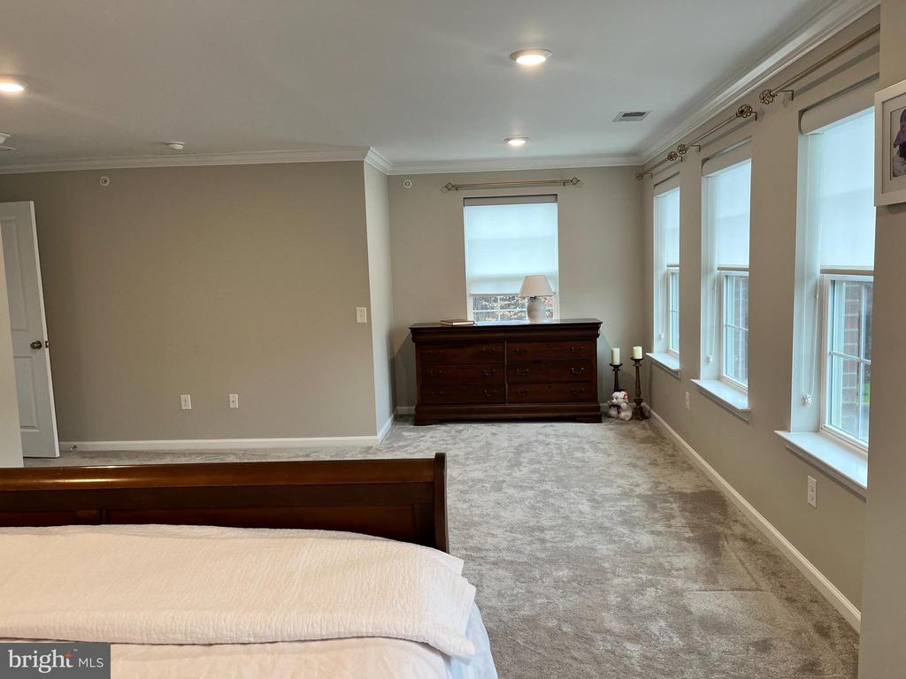 327 KRAMER CT