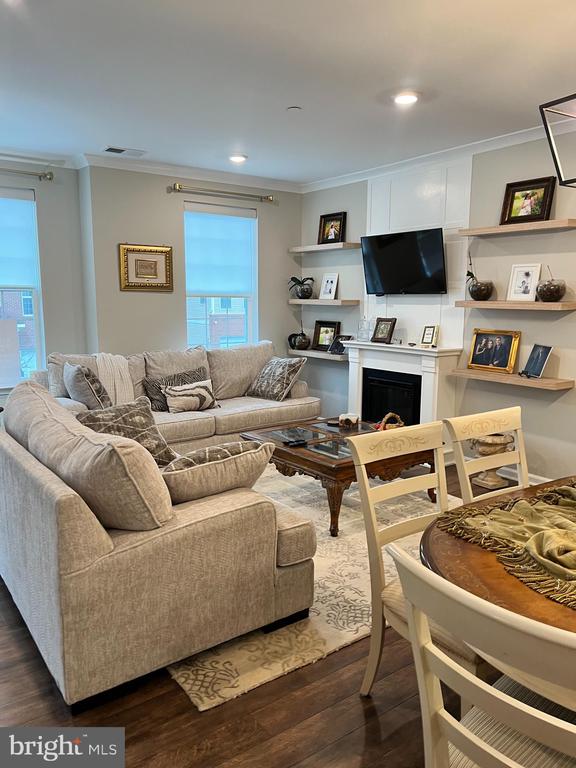 327 KRAMER CT