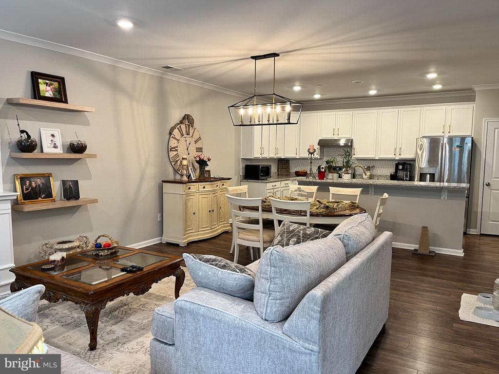 327 KRAMER CT