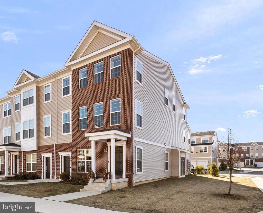 327 KRAMER CT