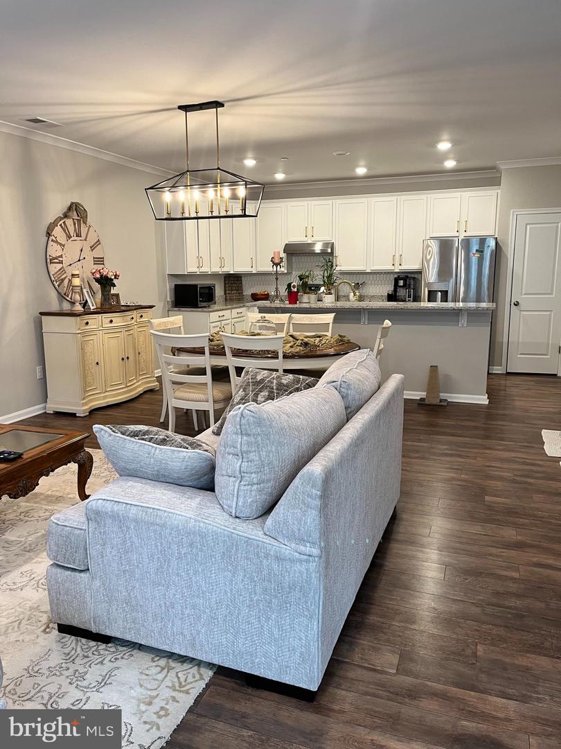 327 KRAMER CT