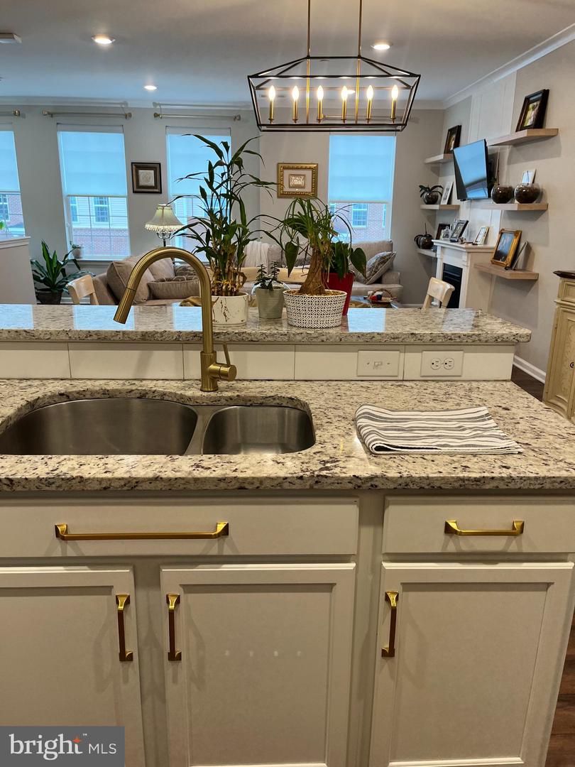 327 KRAMER CT