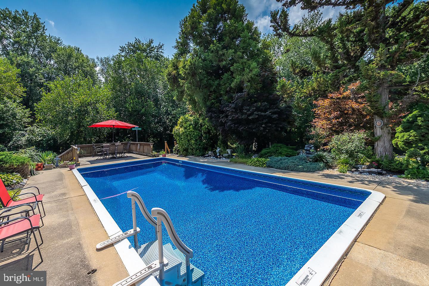 445 WALNUT AVENUE