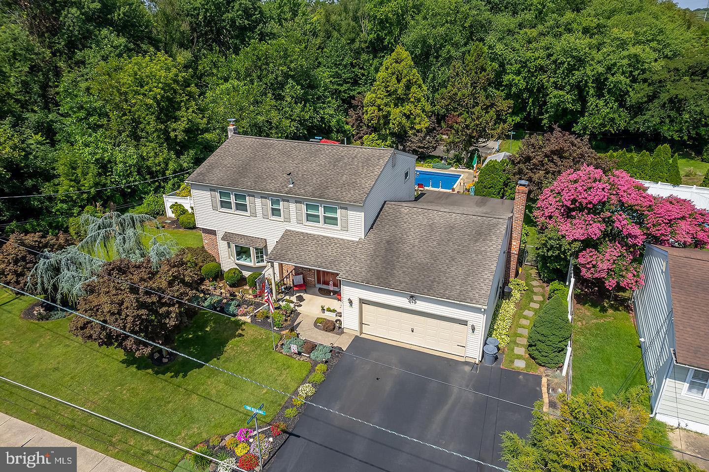 445 WALNUT AVENUE