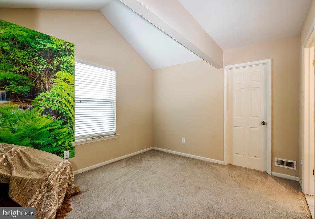 27 Beaver Dam Dr