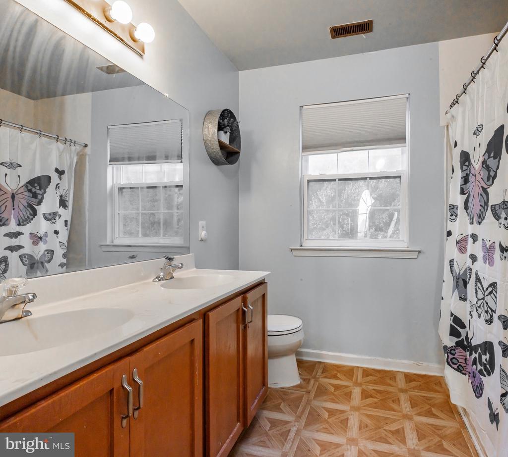 27 Beaver Dam Dr