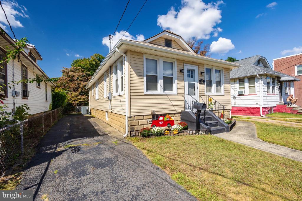 42 Oxford Ave
