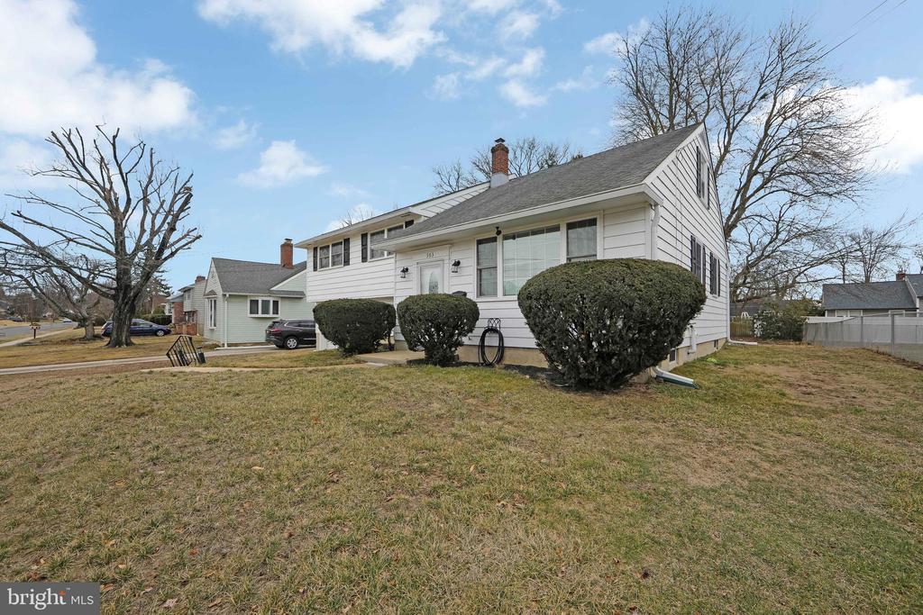 303 N Woodstock Dr